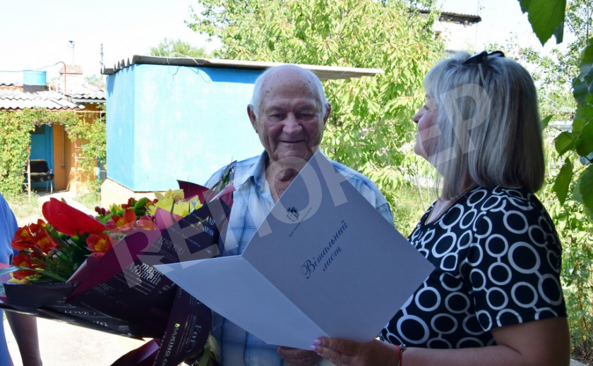 Почетного гражданина Каменского с 90-летним юбилеем поздравил президент Казахстана