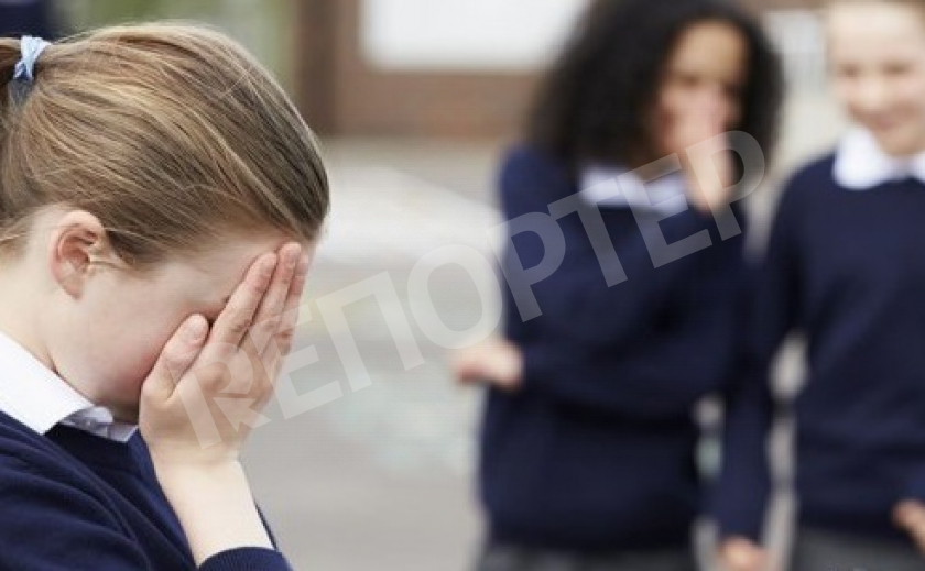 За «дуру». В Каменском учительница ударила 11-летнюю школьницу