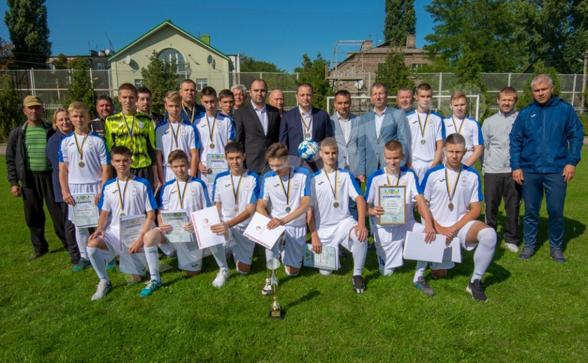 Юные футболисты Каменского стали победителями чемпионата области