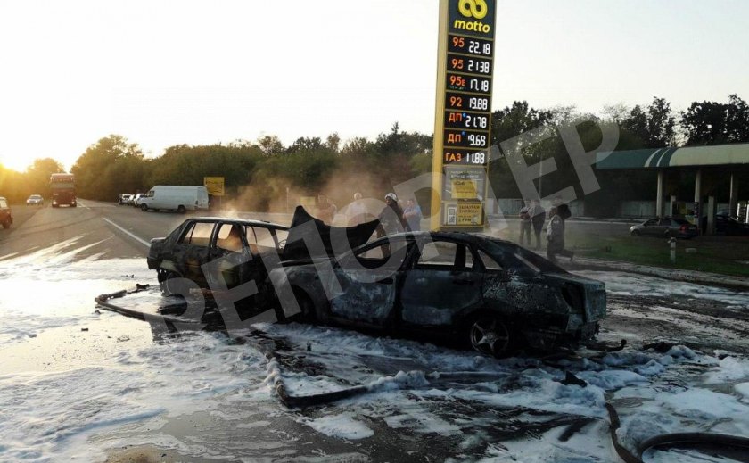 Около Каменского в автокатастрофе сгорел неизвестный водитель «Славуты»
