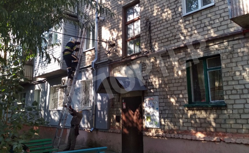 Спасатели Днепропетровщины освободили старушку из запертой квартиры